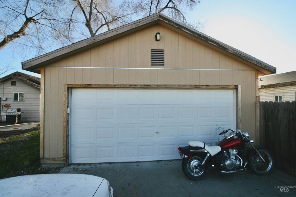 Photo of 539 N 2nd St, Nyssa, OR 97913 (MLS # 98975767)