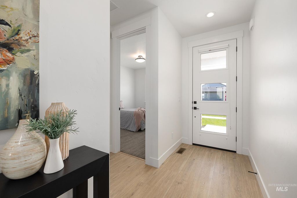 Photo of 493 N Plainfield Ave, Eagle, ID 83616 (MLS # 98983337)