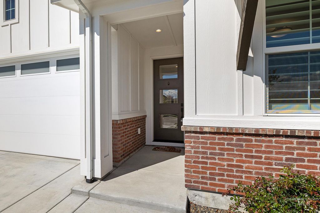 Photo of 493 N Plainfield Ave, Eagle, ID 83616 (MLS # 98983337)