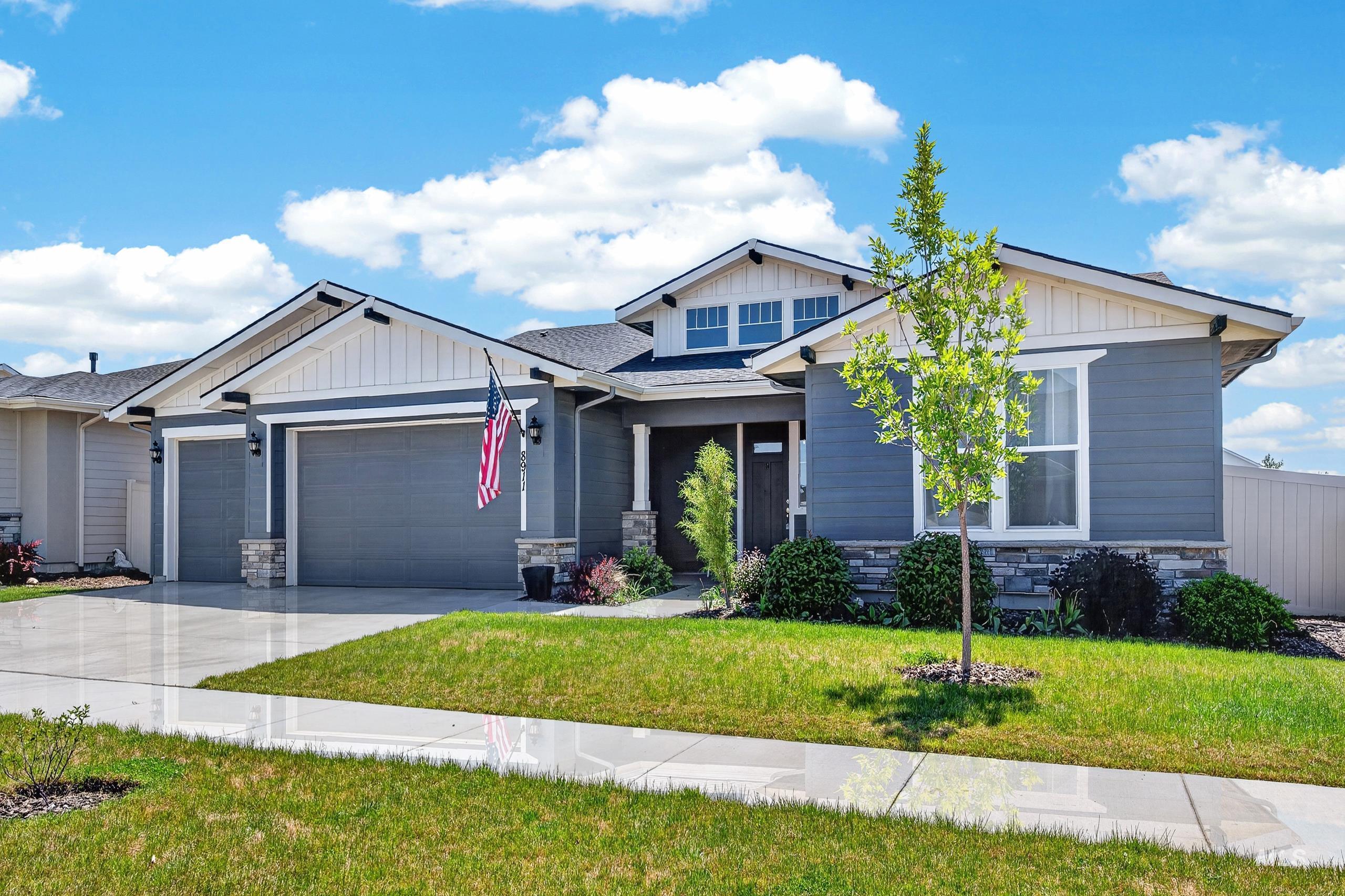 8911 W Purple Martin St