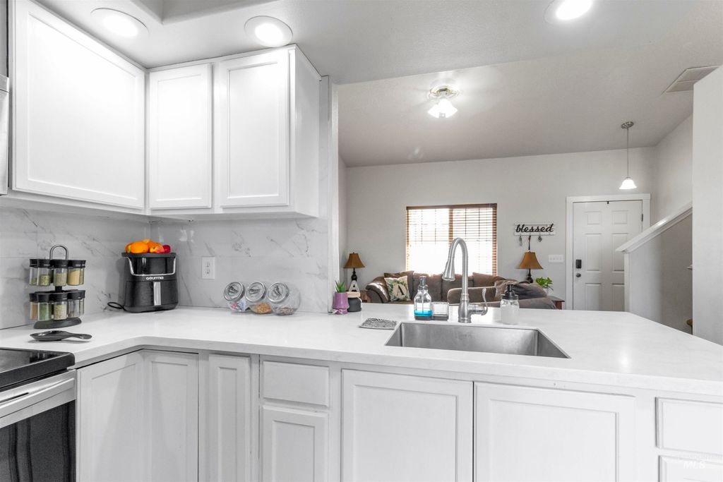 Photo of 1823 Cambridge St, Caldwell, ID 83607 (MLS # 98981209)