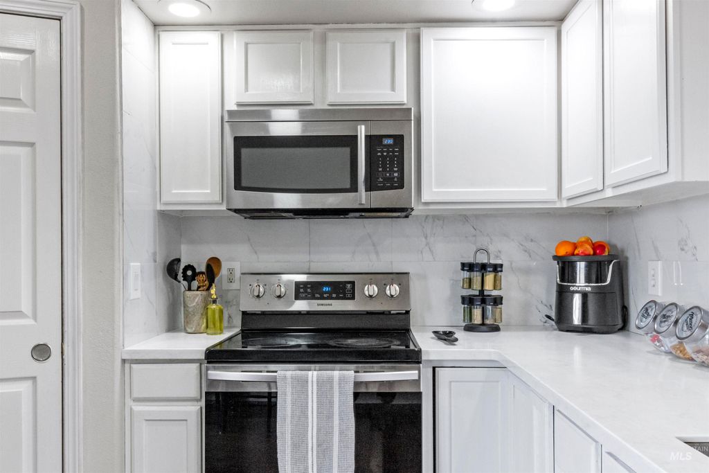 Photo of 1823 Cambridge St, Caldwell, ID 83607 (MLS # 98981209)