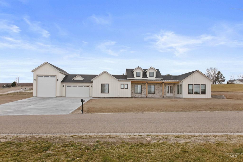 Photo of 22109 Aura Vista Way, Caldwell, ID 83607 (MLS # 98975829)
