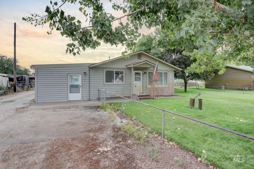 Photo of 1424 Mill Rd, Emmett, ID 83617 (MLS # 98977783)