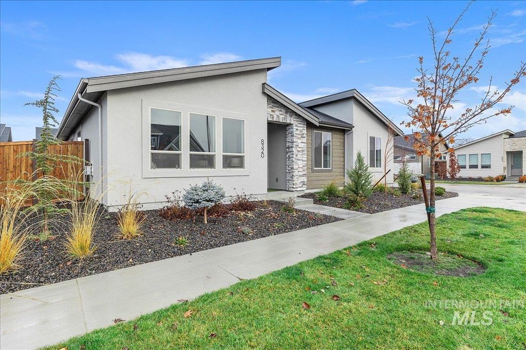 Photo of 8320 W Meltwater Ln, Eagle, ID 83616 (MLS # 98970439)