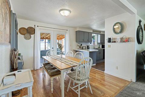 Photo of 1220 Ohio Ave, Caldwell, ID 83605 (MLS # 98958893)