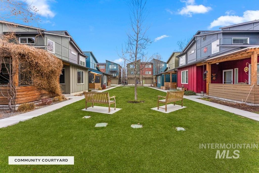 Photo of 3637 N Carr Ln, Garden City, ID 83714 (MLS # 98971494)