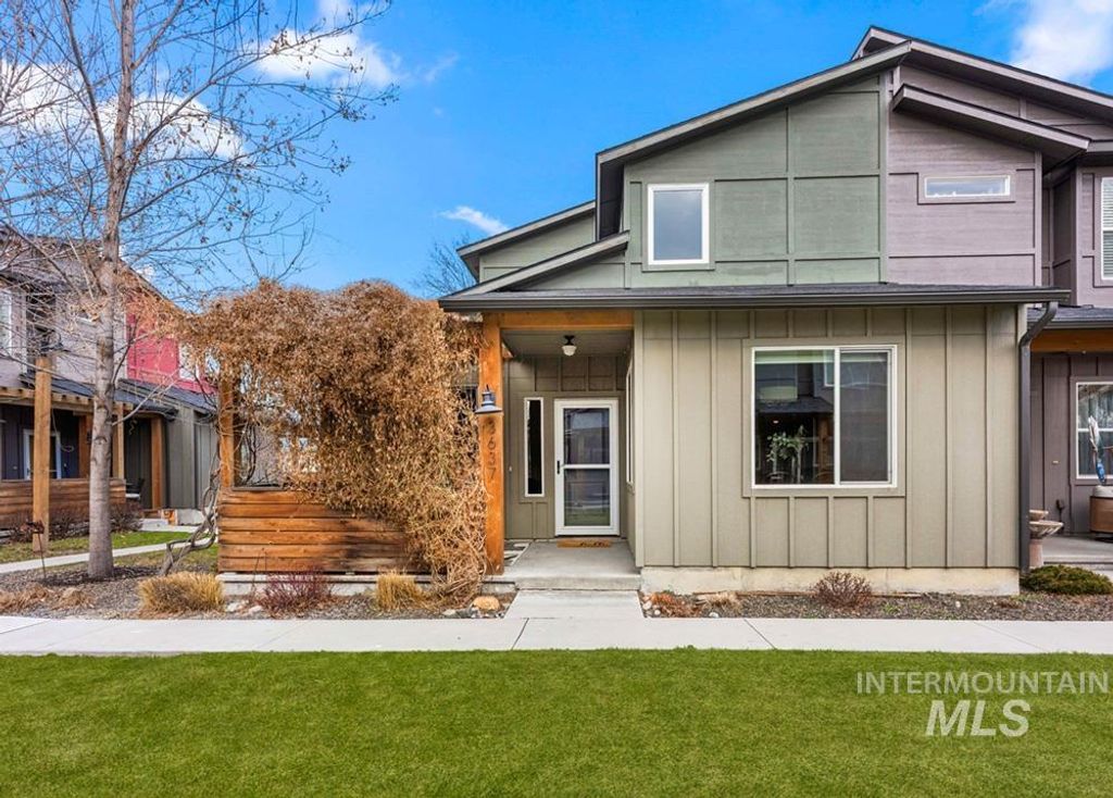 Photo of 3637 N Carr Ln, Garden City, ID 83714 (MLS # 98971494)