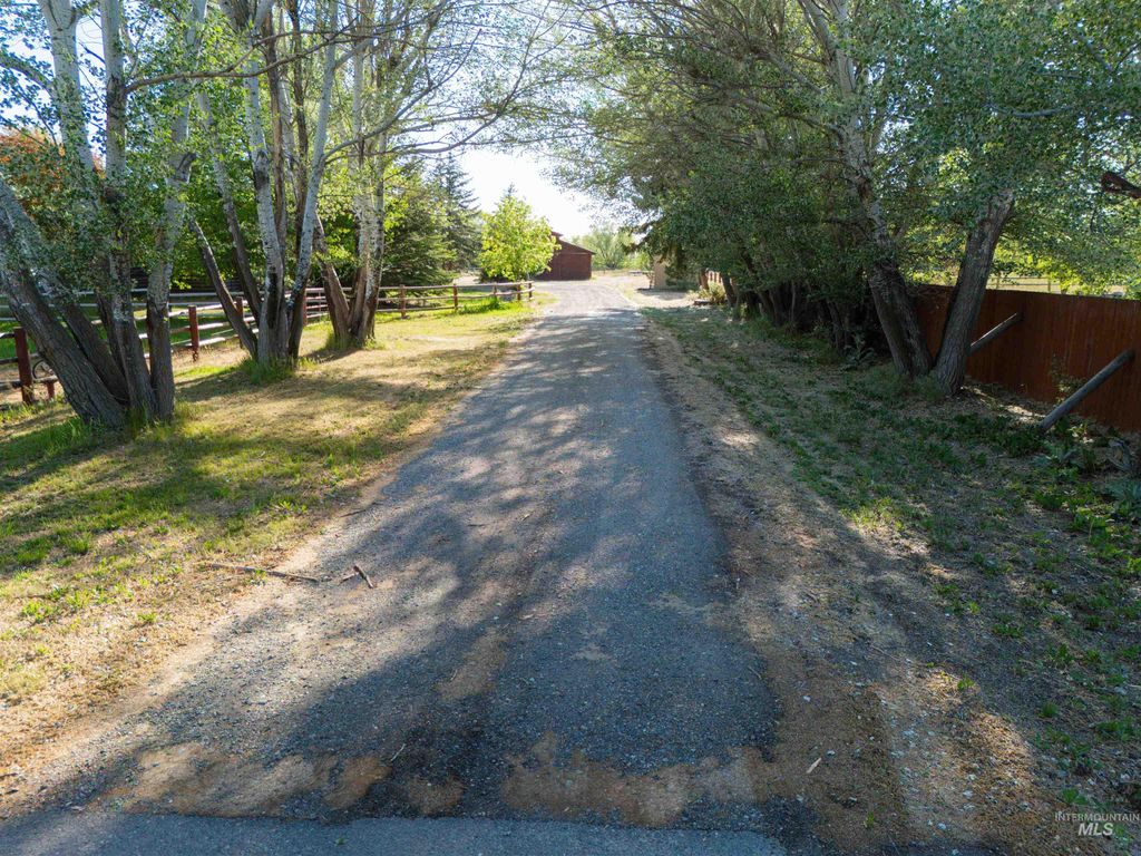 Photo of 201 N Grape St, Shoshone, ID 83352 (MLS # 98987558)