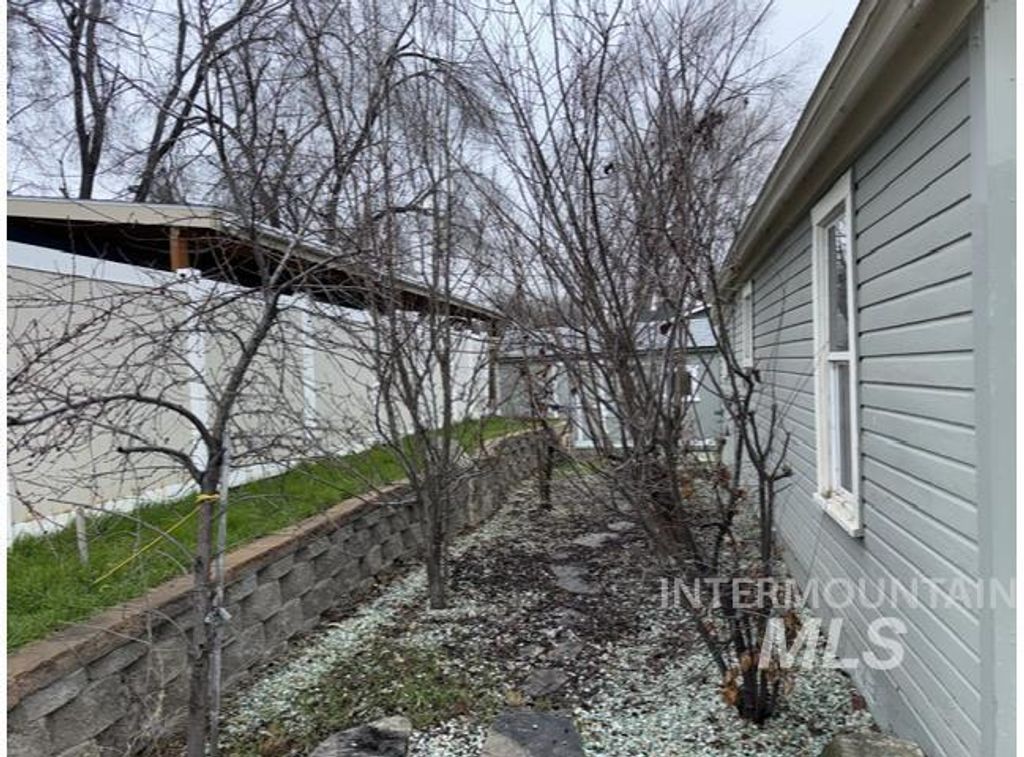 Photo of 404 12th Ave N Ave, Nampa, ID 83687 (MLS # 98975617)