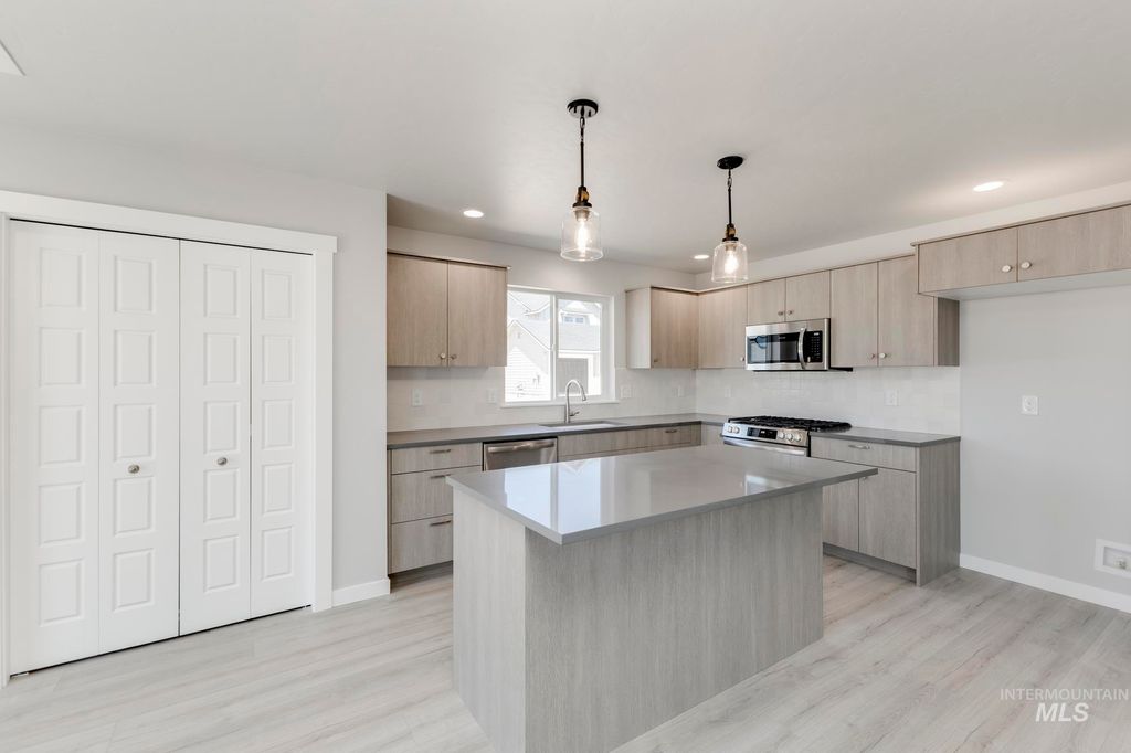 Photo of 1284 W Pack River Dr, Meridian, ID 83642 (MLS # 98981613)