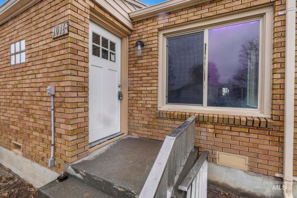 Photo of 1016 10th Street, Rupert, ID 83350 (MLS # 98970171)