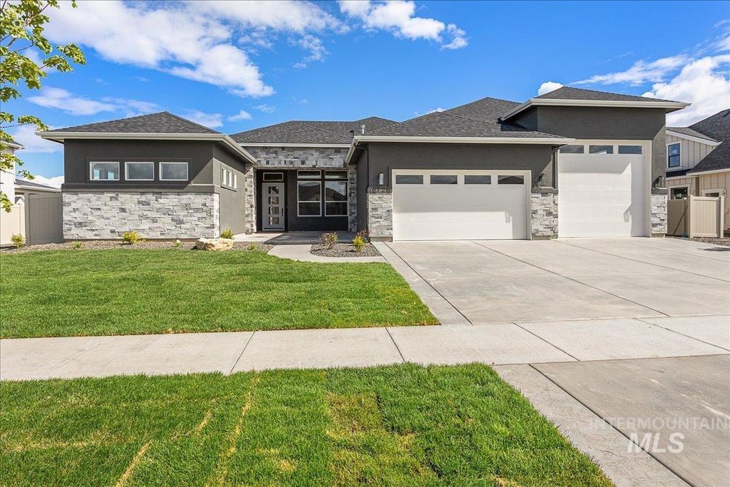 Photo of 2843 W Three Lakes Dr, Meridian, ID 83646 (MLS # 98968458)