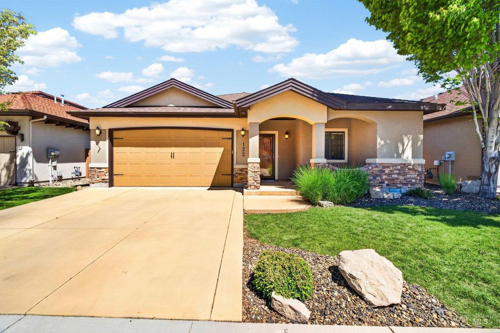 Photo of 122 E Cholla Hills, Meridian, ID 83646 (MLS # 98985048)