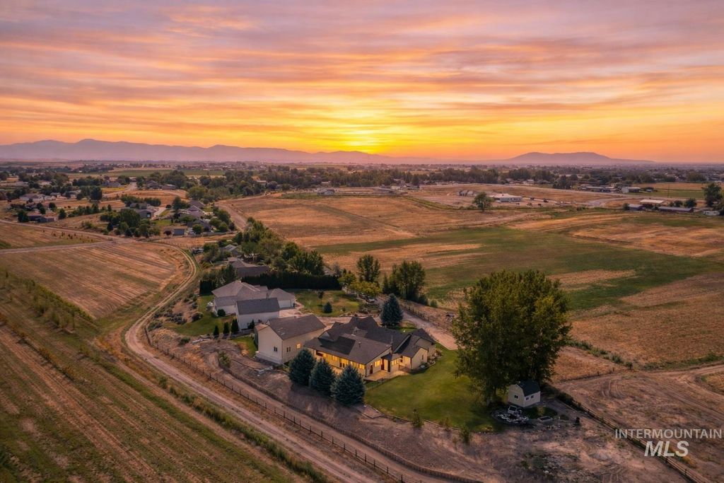 Photo of 9650 Kemp Rd, Middleton, ID 83644 (MLS # 98971987)