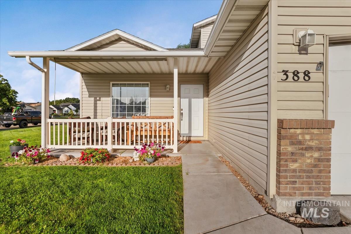 388 Maple Ave