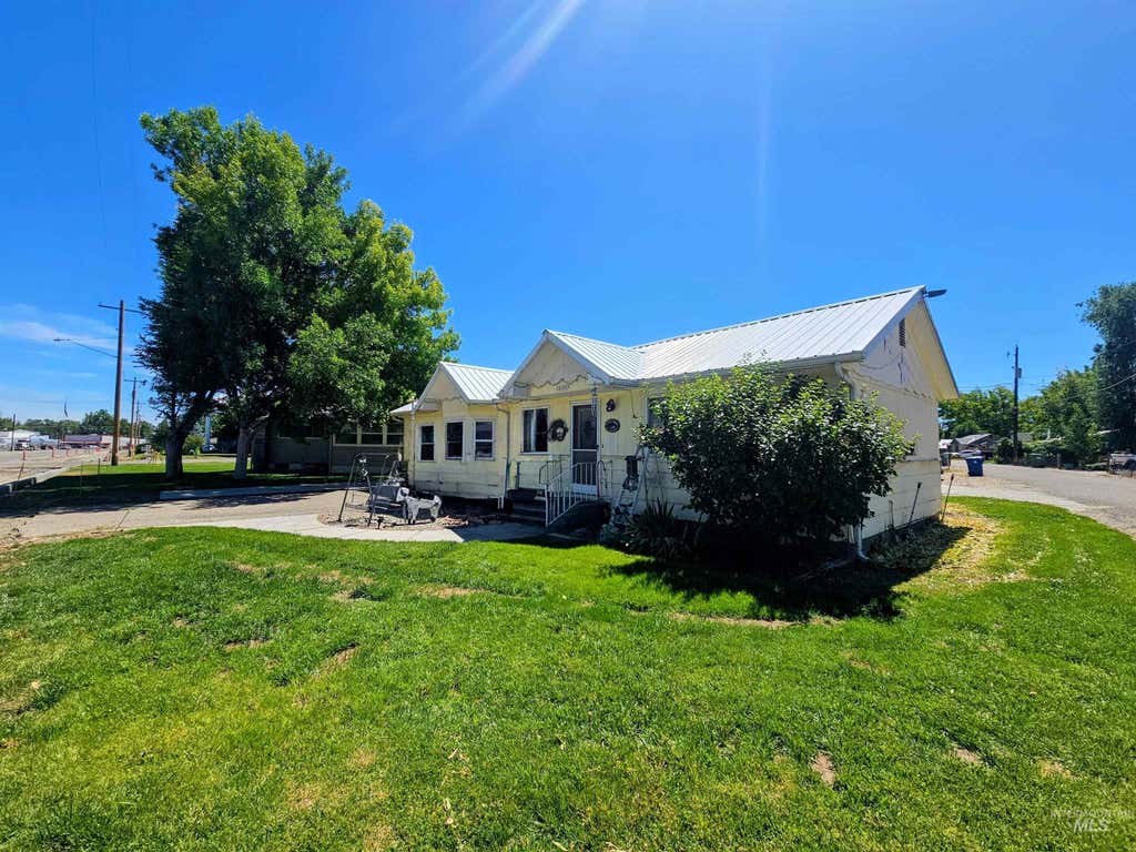 Photo of 309 SW Ave, New Plymouth, ID 83655 (MLS # 98990222)