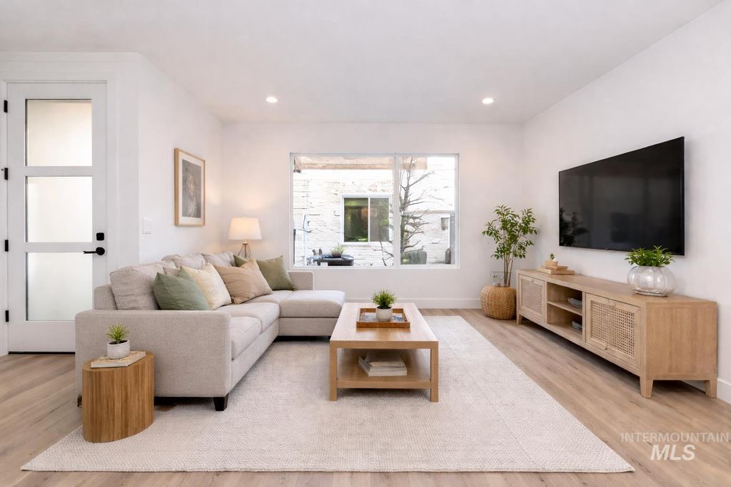 Photo of 752 S Calhoun Ln, Star, ID 83669 (MLS # 98980502)