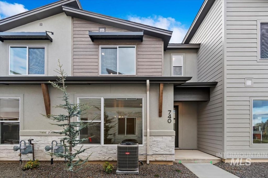 Photo of 752 S Calhoun Ln, Star, ID 83669 (MLS # 98980502)