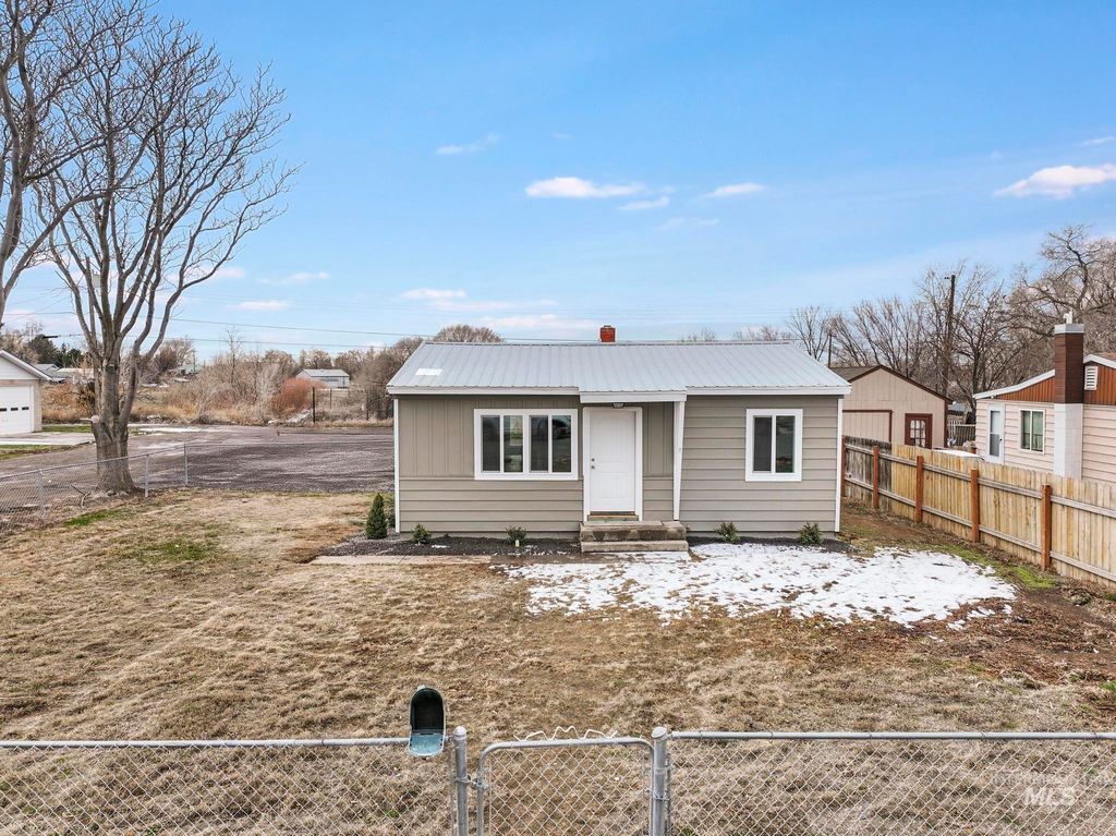 Photo of 701 14th Ave N, Buhl, ID 83316 (MLS # 98972235)