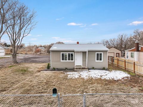 Photo of 701 14th Ave N, Buhl, ID 83316 (MLS # 98972235)