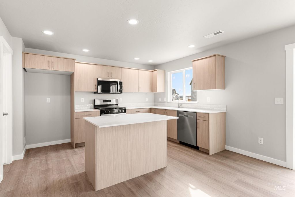 Photo of 6516 W Plateau Creek Dr, Meridian, ID 83646 (MLS # 98986239)