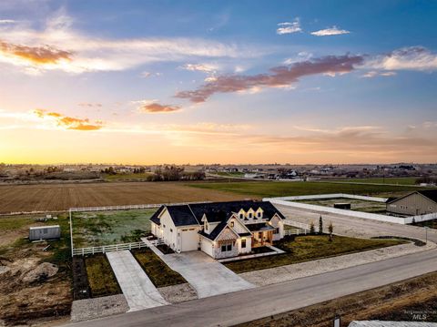 Photo of 24853 Haflinger Way, Middleton, ID 83644 (MLS # 98976668)