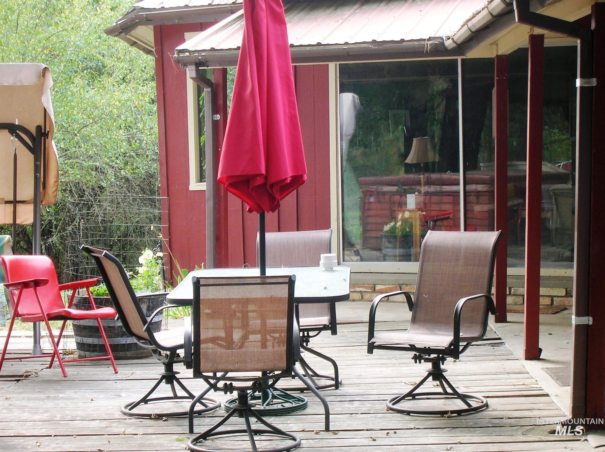 Deck featuring outdoor dining area