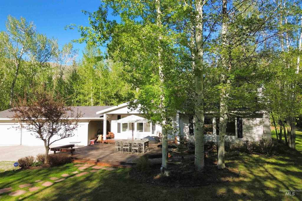 Photo of 100 Trout Lane, Bellevue, ID 83313 (MLS # 98981117)
