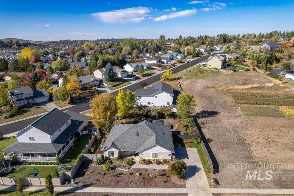 Photo of 865 Fairview Drive, Moscow, ID 83843 (MLS # 98964431)