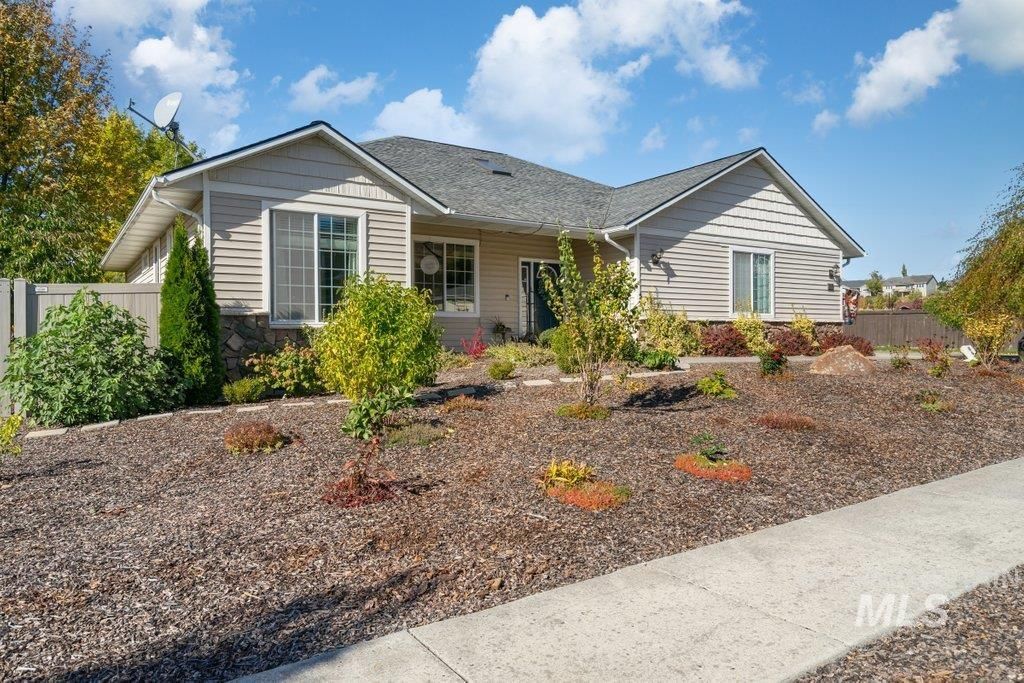 Photo of 865 Fairview Drive, Moscow, ID 83843 (MLS # 98964431)