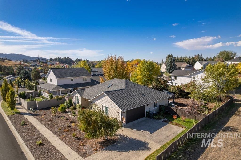 Photo of 865 Fairview Drive, Moscow, ID 83843 (MLS # 98964431)