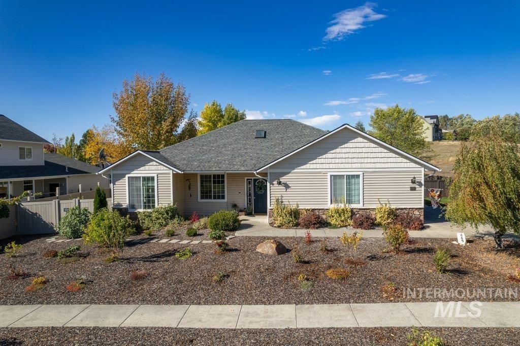 Photo of 865 Fairview Drive, Moscow, ID 83843 (MLS # 98964431)