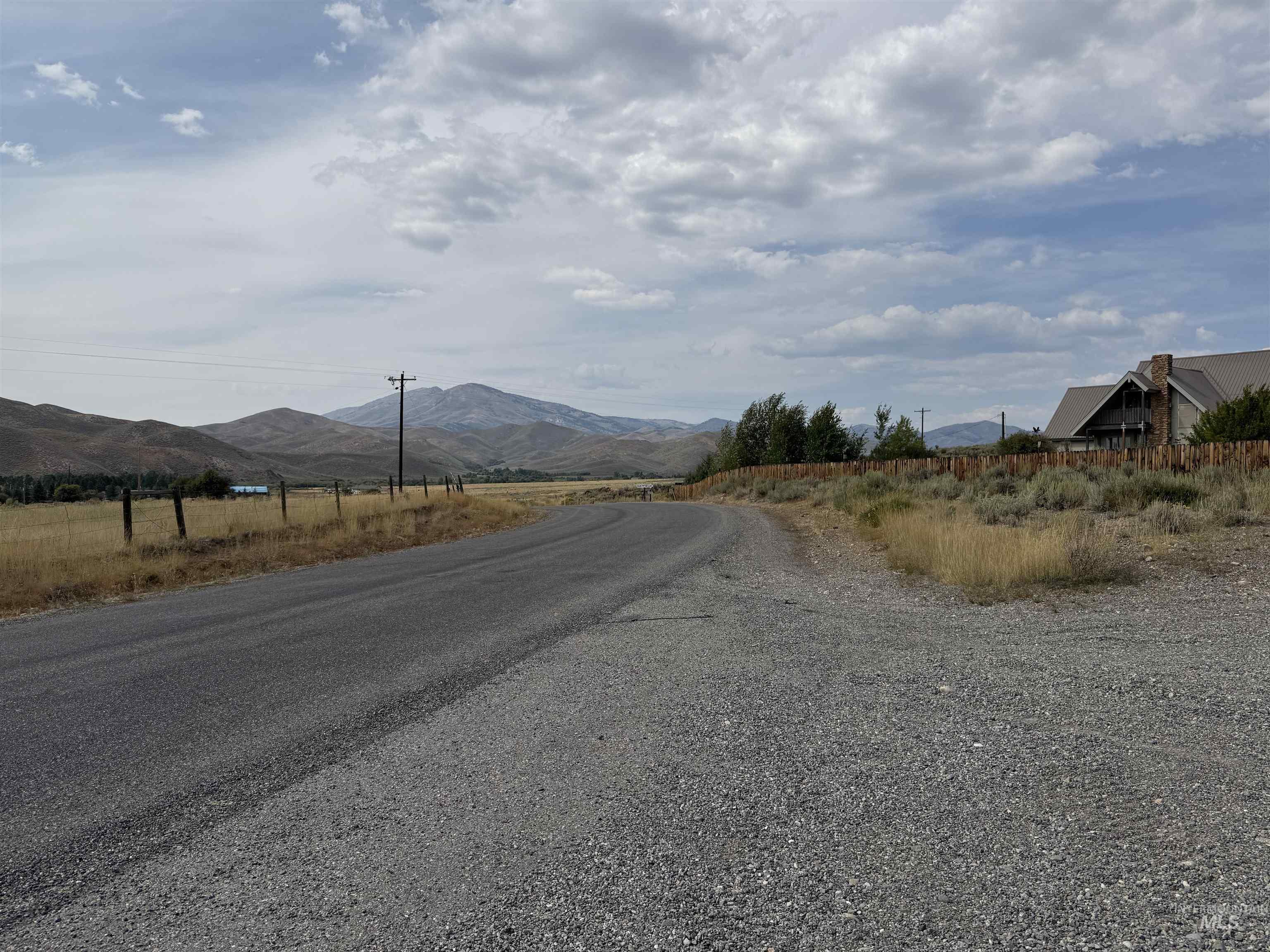 showing where to turn off of hwy to the private road