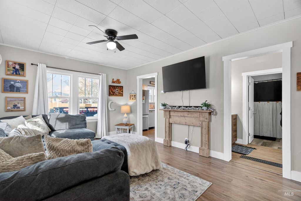 Photo of 308 Maple St, New Plymouth, ID 83655 (MLS # 98976412)