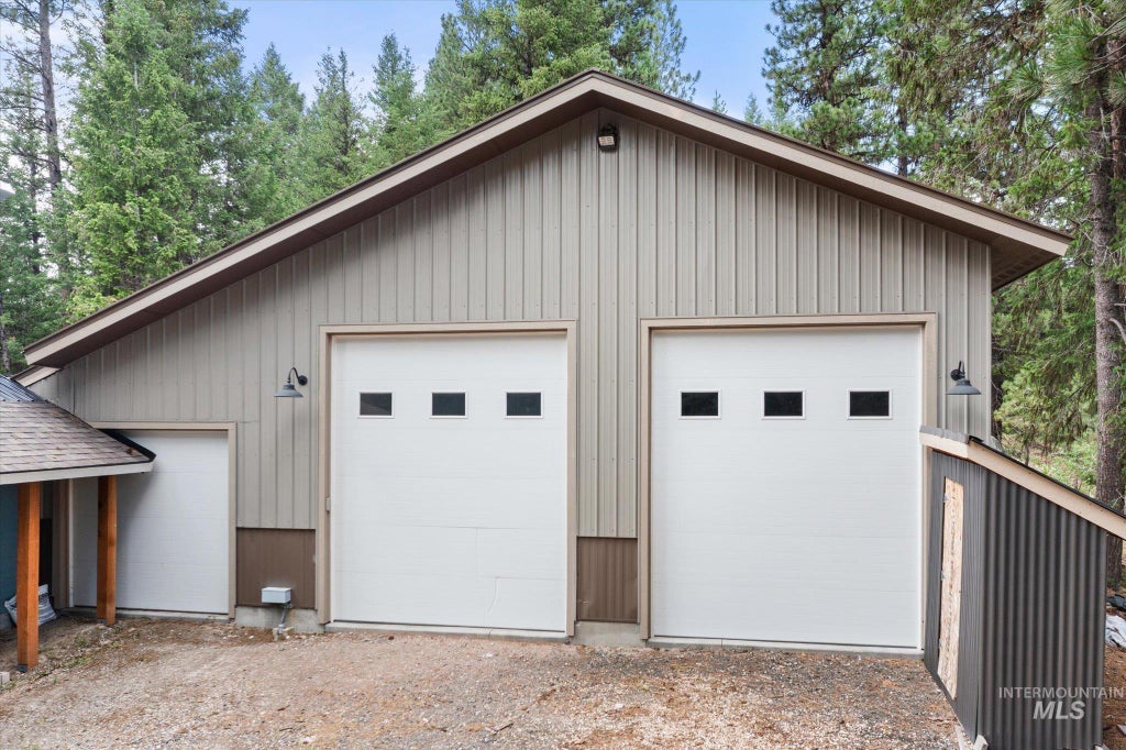 Photo of 9785 Edna Pl, Cascade, ID 83611 (MLS # 98992722)