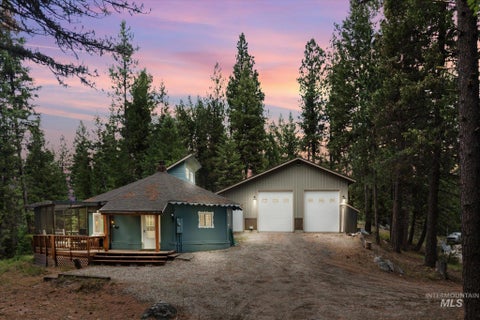 Photo of 9785 Edna Pl, Cascade, ID 83611 (MLS # 98992722)
