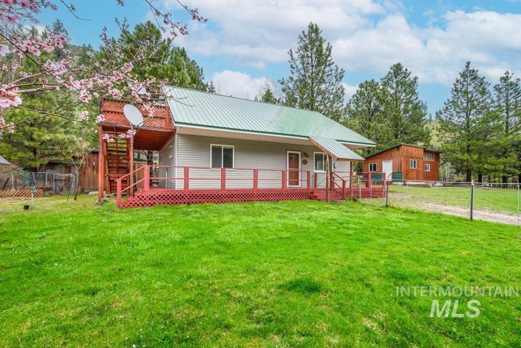Photo of 15 Sellman Dr, Lowman, ID 83637 (MLS # 98982125)