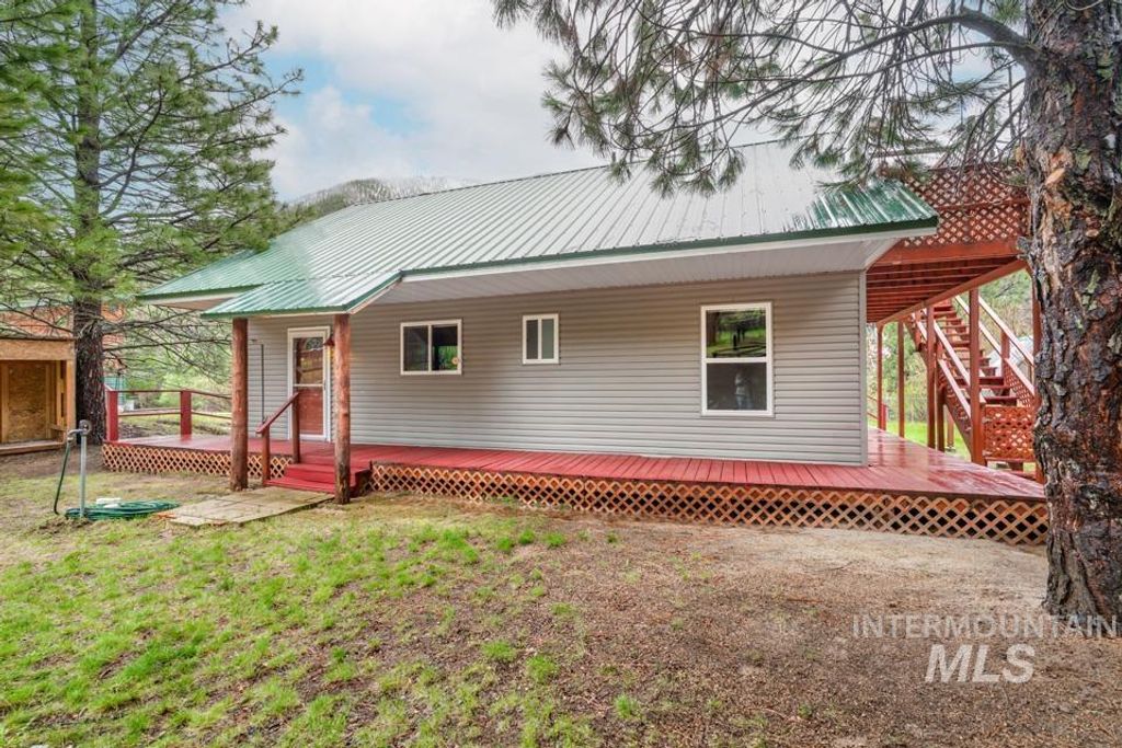 Photo of 15 Sellman Dr, Lowman, ID 83637 (MLS # 98982125)