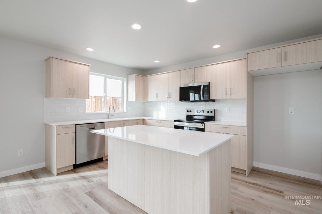 Photo of 1298 W Pack River Dr, Meridian, ID 83642 (MLS # 98981872)