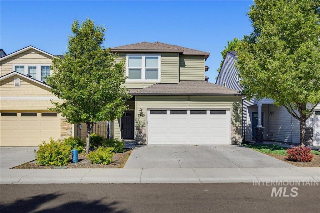 Photo of 1945 N Justin Ave, Meridian, ID 83646 (MLS # 98986416)