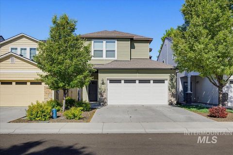 Photo of 1945 N Justin Ave, Meridian, ID 83646 (MLS # 98986416)