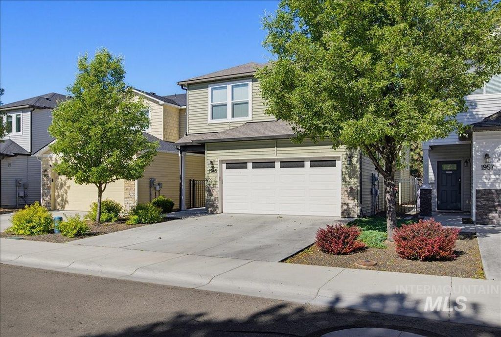 Photo of 1945 N Justin Ave, Meridian, ID 83646 (MLS # 98986416)