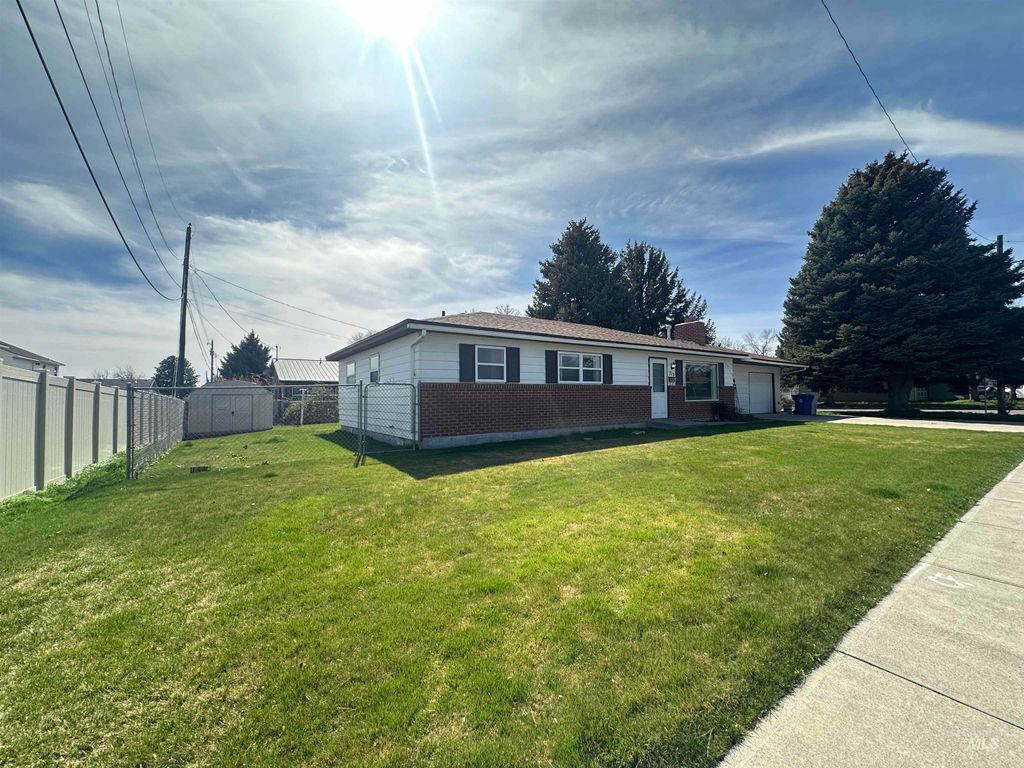 Photo of 715 E 19th N, Mountain Home, ID 83647 (MLS # 98978999)