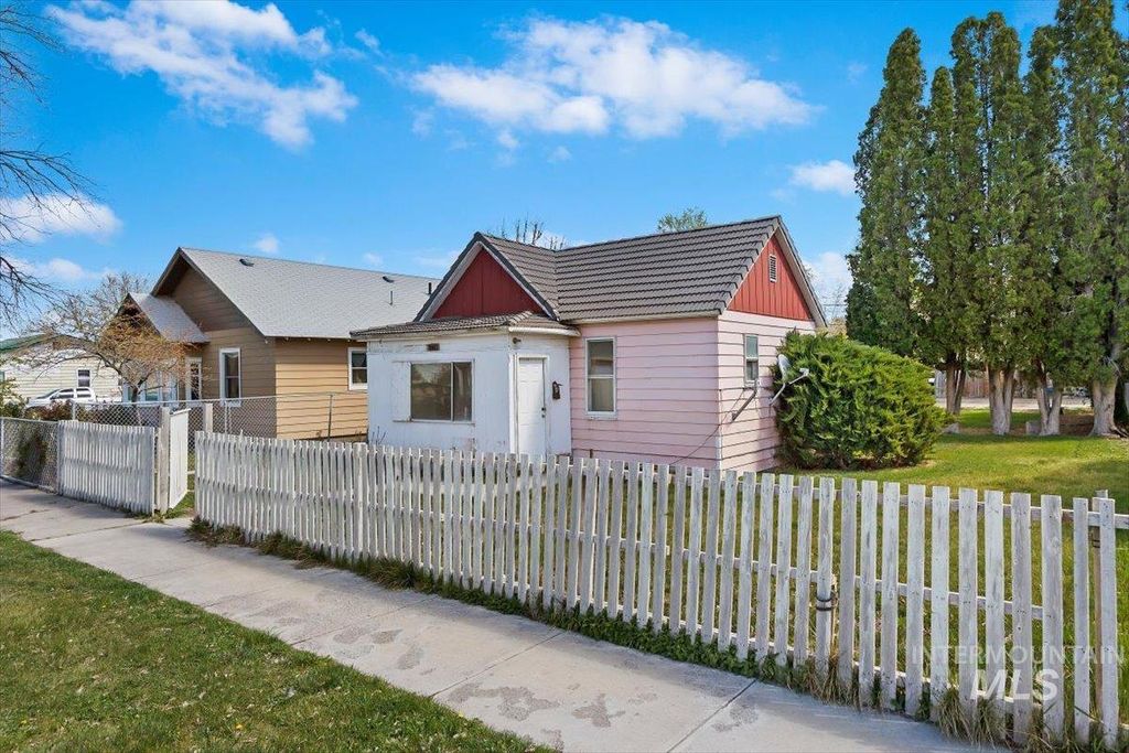 Photo of 1411 Almo Ave, Burley, ID 83318 (MLS # 98980910)