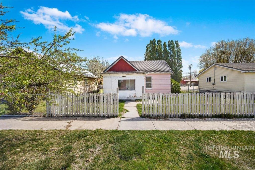 Photo of 1411 Almo Ave, Burley, ID 83318 (MLS # 98980910)