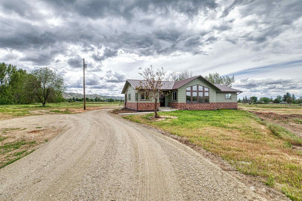 Photo of 3131 Fuller Rd, Emmett, ID 83617 (MLS # 98975478)