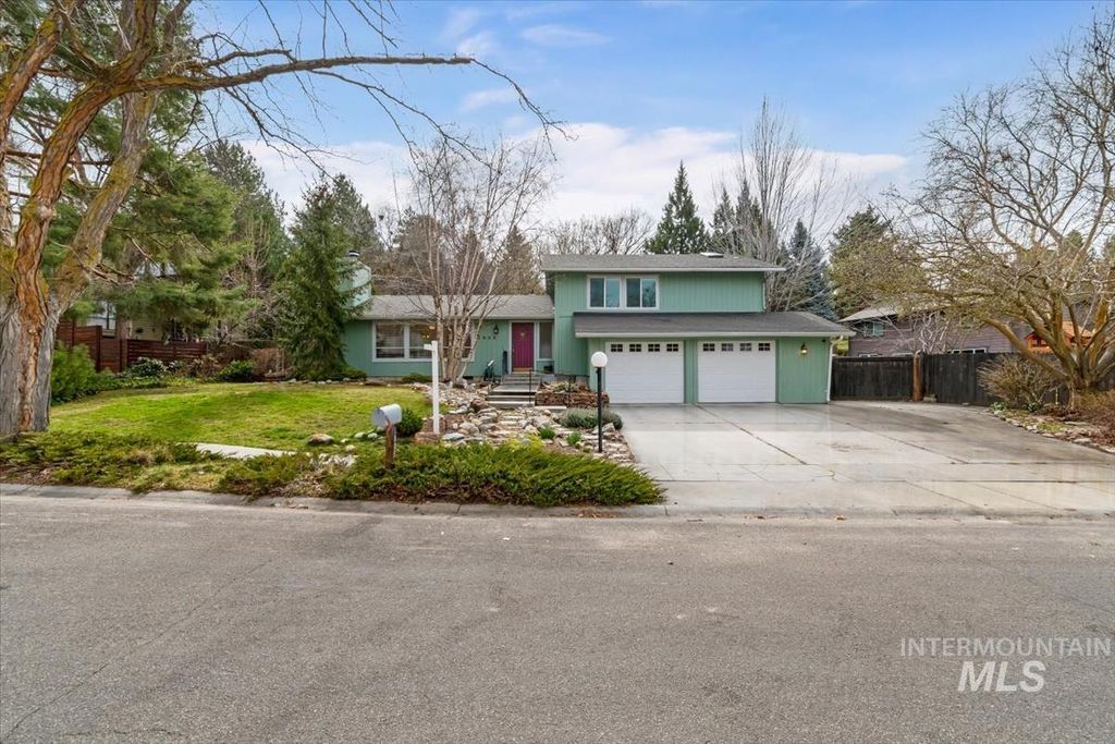 Photo of 1909 E Mortimer Dr, Boise, ID 83712 (MLS # 98976988)