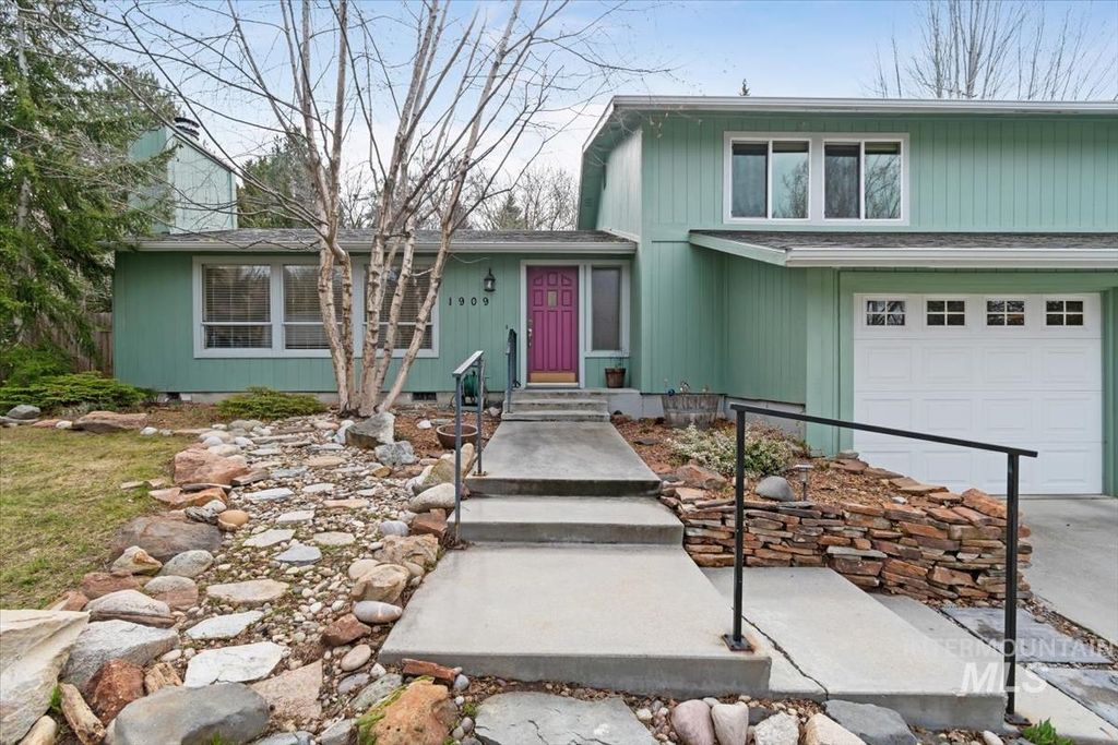 Photo of 1909 E Mortimer Dr, Boise, ID 83712 (MLS # 98976988)