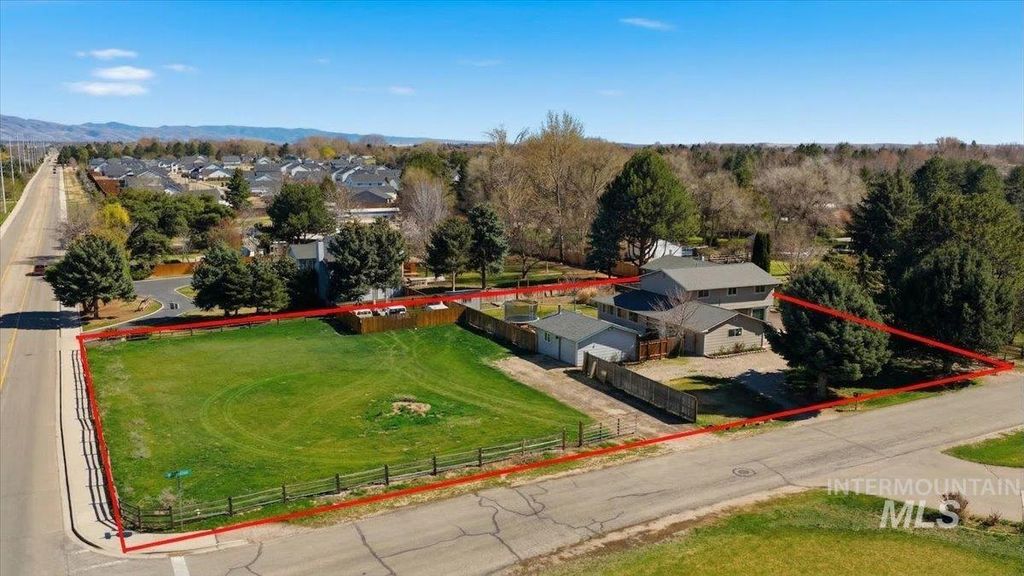 Photo of 3060 S Black Hills Dr, Boise, ID 83709 (MLS # 98979025)